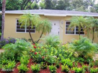 2340 Trapp Ave, Miami FL  33133-3945 exterior