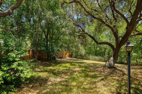 4609 Arapahoe Trl, Austin TX 78745-1510 exterior