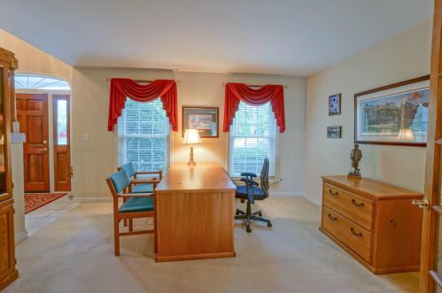 677 Greenway Ter, Chenequa WI 53029-1169 exterior