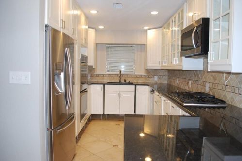 7207 Fence Line Dr, Austin TX  78749-2345 exterior