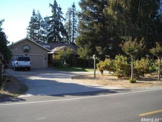 15317 Curry Ave, Lodi, CA 95240-9338