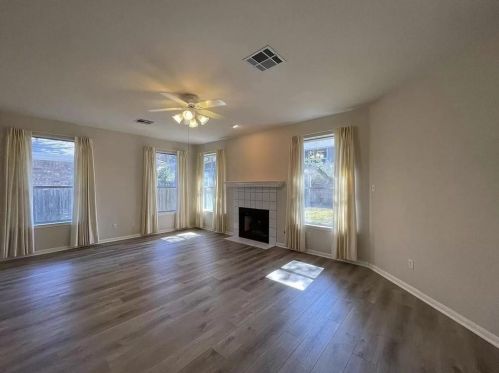 8421 Cahill Dr, Austin TX  78729-7254 exterior