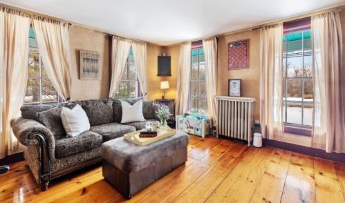 10 Singletary Ave, Sutton MA 01590-1842 exterior