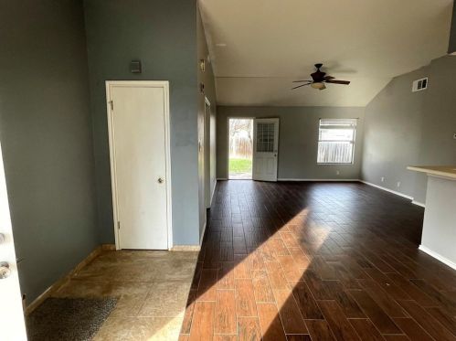 6204 Duchess Dr, Austin TX  78724-5355 exterior