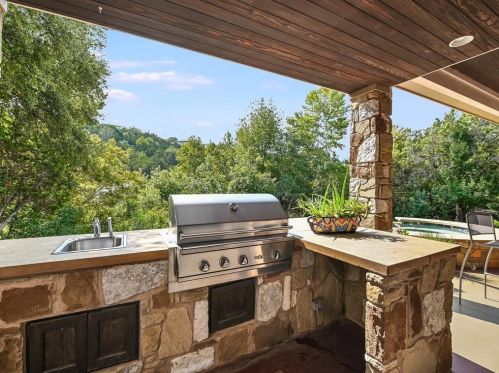 1501 Cyn Edge Dr, Austin TX 78733-2000 exterior