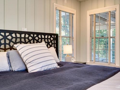 1703 31 St, Austin TX 78705-2148 exterior