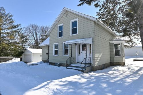 309 Maple St, Horicon, WI 53032-1135