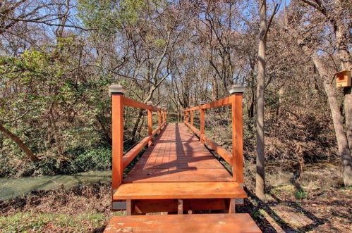 1403 Crestwood Rd, Austin TX 78722-1114 exterior