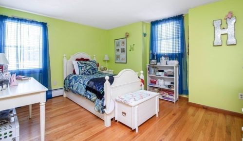 61 Moreau Dr, Chicopee MA 01020-4826 exterior