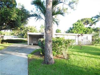 2350 Estey Ave, Naples, FL 34104-4245