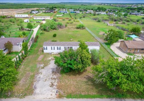 1055 Mathias Ln, Uhland, TX 78640-4450