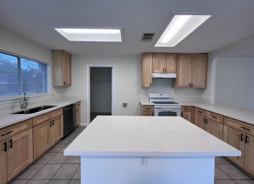 8013 Briarton Dr, Austin TX  78747-4031 exterior