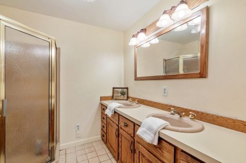 10 Singletary Ave, Sutton MA 01590-1842 exterior