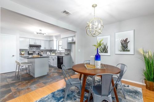 7704 Beauregard Cir, Austin TX  78745-6954 exterior