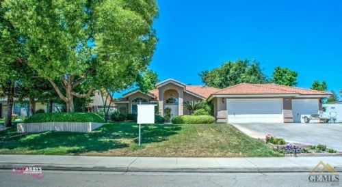 1717 Blossom Crest St, Bakersfield CA  93314-9284 exterior