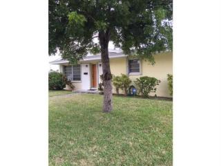 1101 170th St, Miami, FL 33162-2633