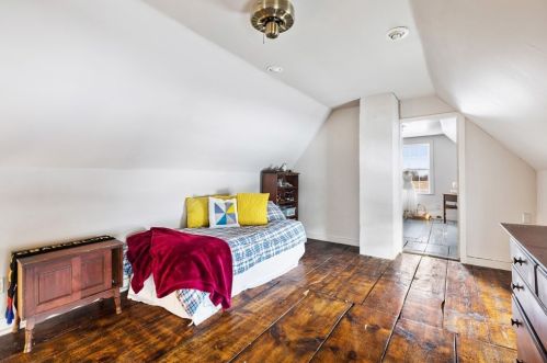 10 Singletary Ave, Sutton MA 01590-1842 exterior