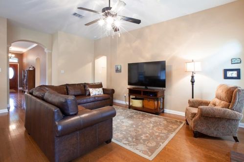 6404 Clairmont Dr, Austin TX 78749-3438 exterior