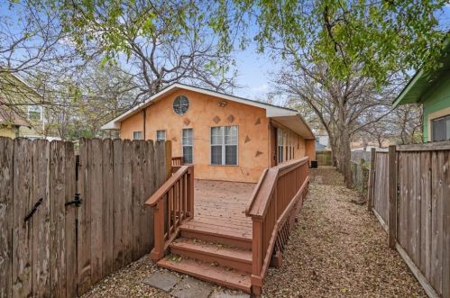 939 50th St, Austin TX  78751-2718 exterior