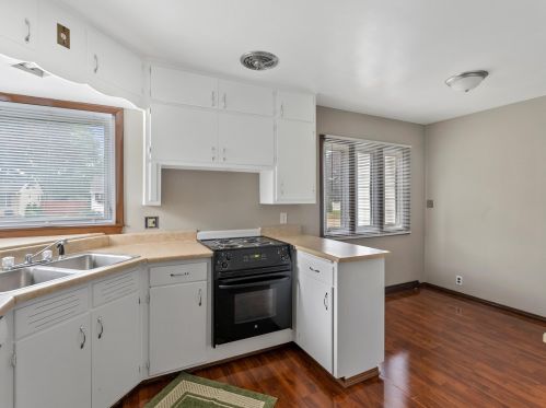 1216 Cherry Rd, Manitowoc WI 54220-1918 exterior