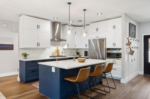 4246 Cyn Gln Cir, Austin TX 78732-2187 exterior