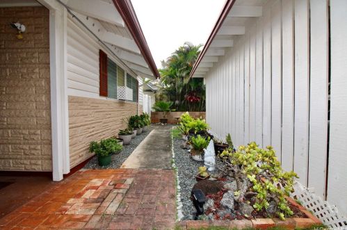 94558 Holaniku St, Mililani, HI 96789-0017