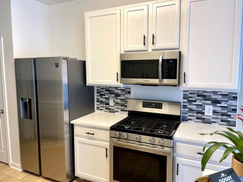 3914 Canyon Glen Cir, Austin TX  78732-2180 exterior