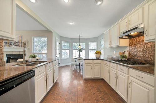 6868 Auckland Dr, Austin TX 78749-4139 exterior