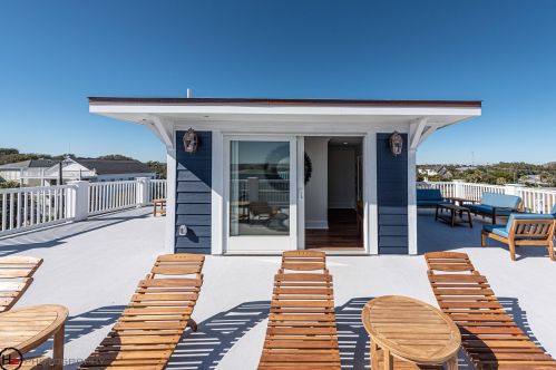 1000 Carolina Blvd, Isle Of Palms SC  29451-2242 exterior