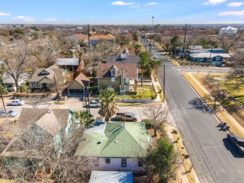 1504 11th St, Austin TX 78702-1909 exterior