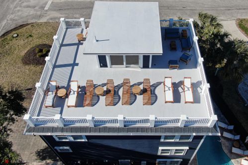 1000 Carolina Blvd, Isle Of Palms SC  29451-2242 exterior