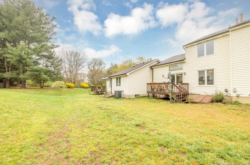 17 Arthur Dr, Wapping CT  06074-3686 exterior