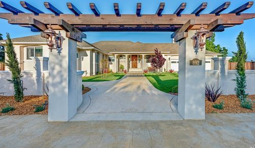 892 Jensen Ln, Windsor, CA 95492-9139