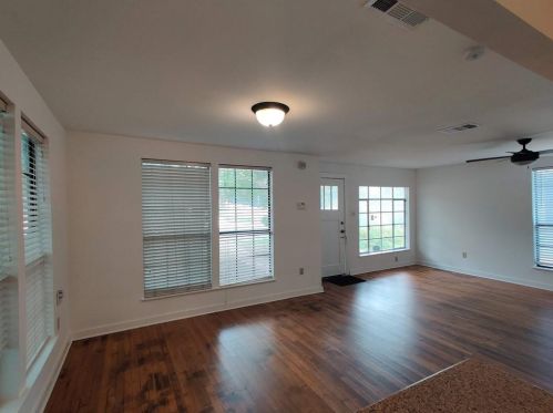 2015 11th St, Austin TX  78702-2803 exterior