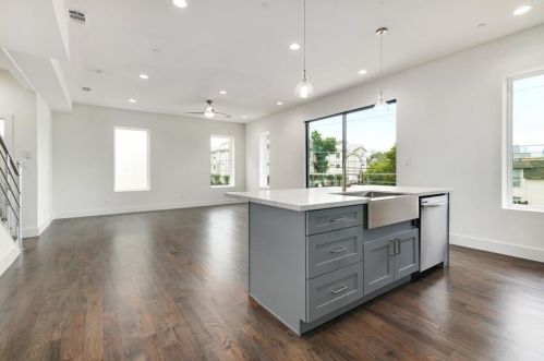 2006 Fitzhugh Ave, Dallas TX  75204-4694 exterior