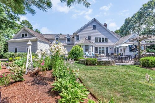 11 Teal Cir, Mashpee MA 02649-3676 exterior