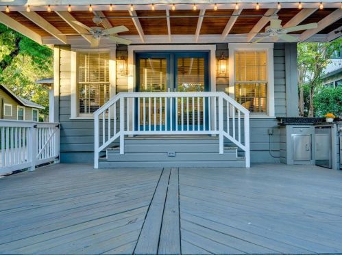 1703 31 St, Austin TX 78705-2148 exterior