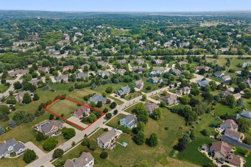 108 Long Mdw Dr, Chenequa WI 53029-2904 exterior