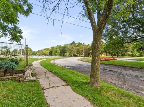 704 Oak St, Manitowoc WI 54220-2848 exterior