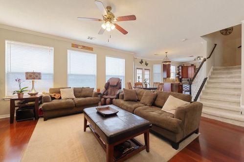 3921 Cyn Gln Cir, Austin TX 78732-2187 exterior