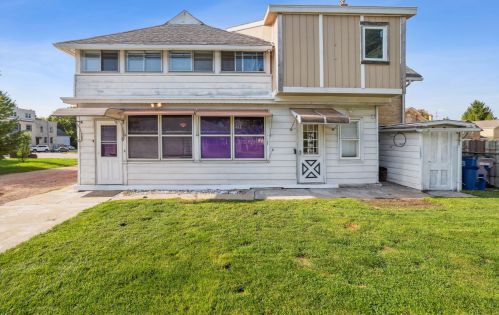 314 Kettle Moraine Dr, Slinger WI 53086-9507 exterior