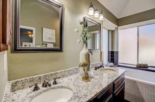 8100 Cahill Dr, Austin TX 78729-6437 exterior