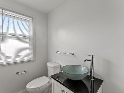 1216 Cherry Rd, Manitowoc WI 54220-1918 exterior