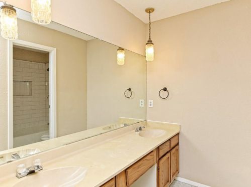 8903 Curlew Dr, Austin TX 78748-5129 exterior