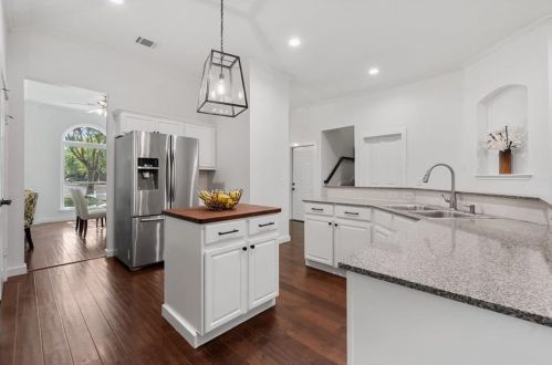 5016 Calhoun Cyn Loop, Austin TX 78735-6450 exterior