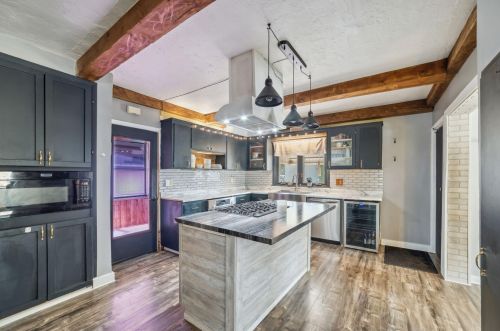 314 Kettle Moraine Dr, Slinger WI 53086-9507 exterior