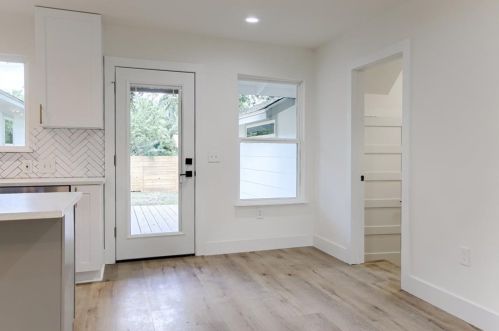 8400 Burrell Dr, Austin TX 78757-7828 exterior