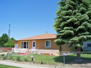 634 Garden Dr, Bismarck, ND 58504-5359