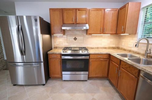 1212 Dunstan Dr, Austin TX  78745-4959 exterior