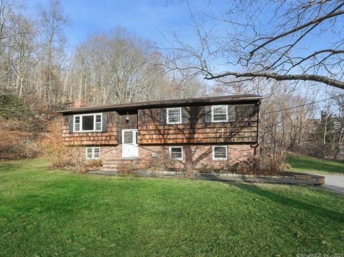 7 Croix Hill Rd, Danbury, CT 06812-3208